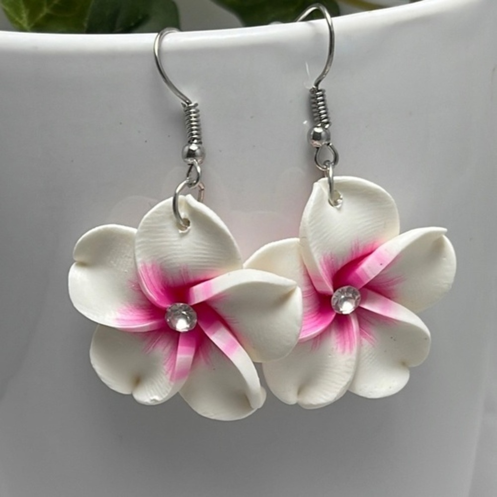 Beautiful Plumeria Earrings NEW